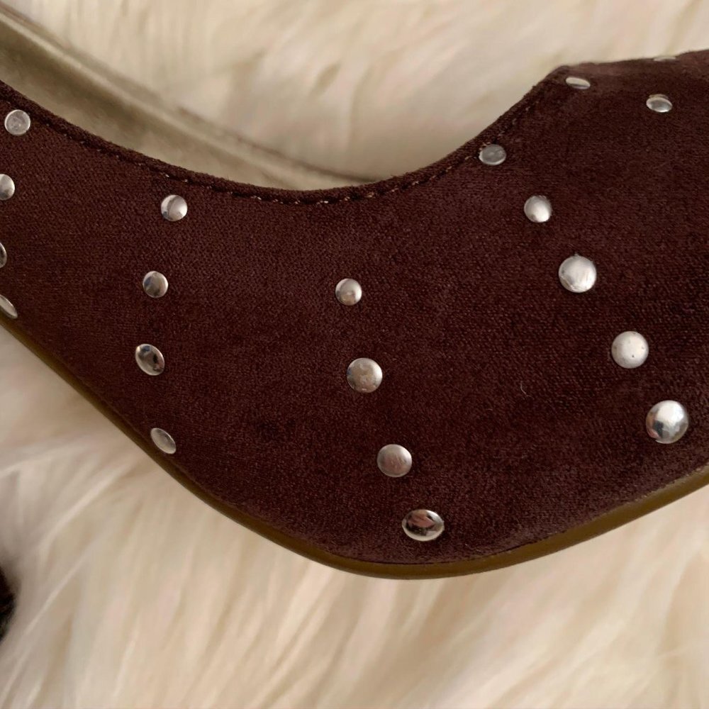 Privileged SZ 7.5 Brown flat studs 5″ Heels womens - Picture 6 of 6